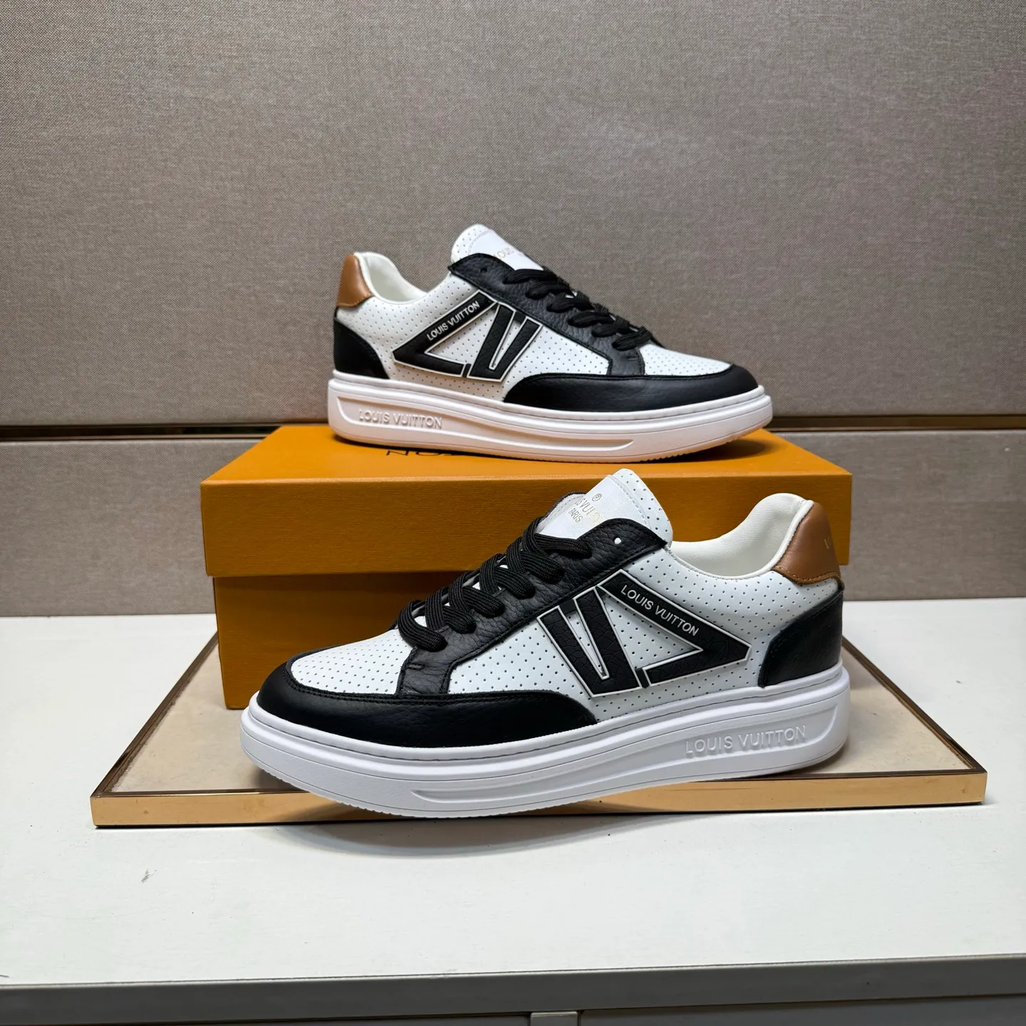 ⬛️Men's shoes 💰p420 [LV～] Men's casual shoes 2025z cabinet sales simultaneously 🔶Size: 38-44 #️⃣ 🔷6 colors🔜The upper is made of multi-material splicing ➕Genuine leather lining, comfortable and breathable, sole: original comfortable and wear-resistant outsole, ⚠️Real thing📱Photographed🎬The real thing is better📢📢📢